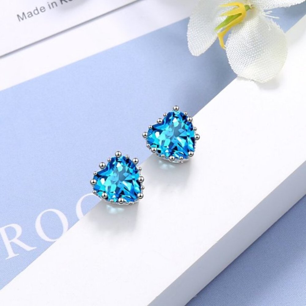 NEW Silver Simple Blue Heart Earrings - Picture 2 of 5